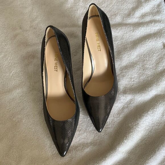 Nine West gray metallic 3 1/2” heels Pointy toe Size 9 W - Picture 1 of 7